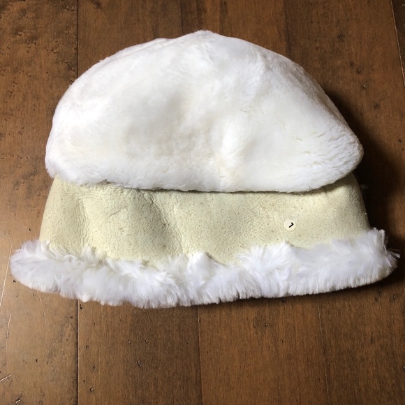 Women's 100% Sheepskin Fleece Cloche Hat - Picture 4 of 5